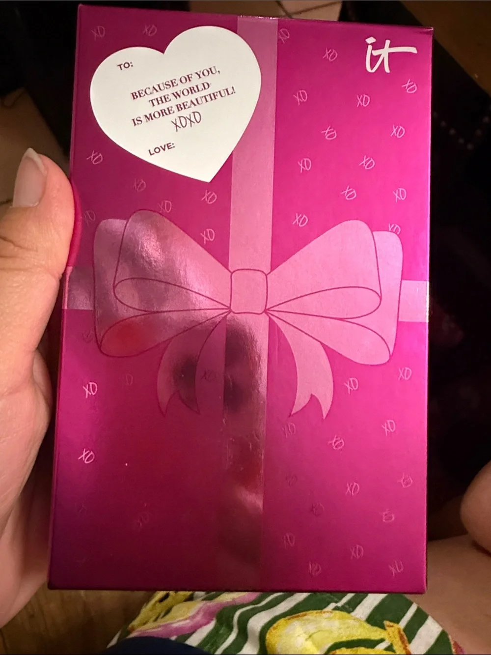 it cosmetics Pink Gift-Style Eyeshadow Palette Packaging